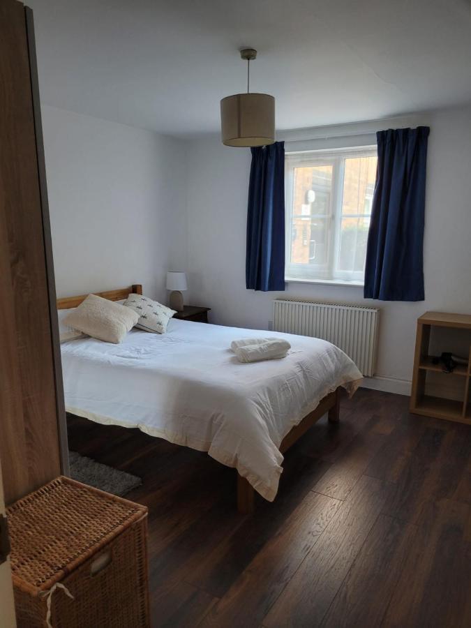 Apartamento Comfortable Two Bedroom Modern Londres